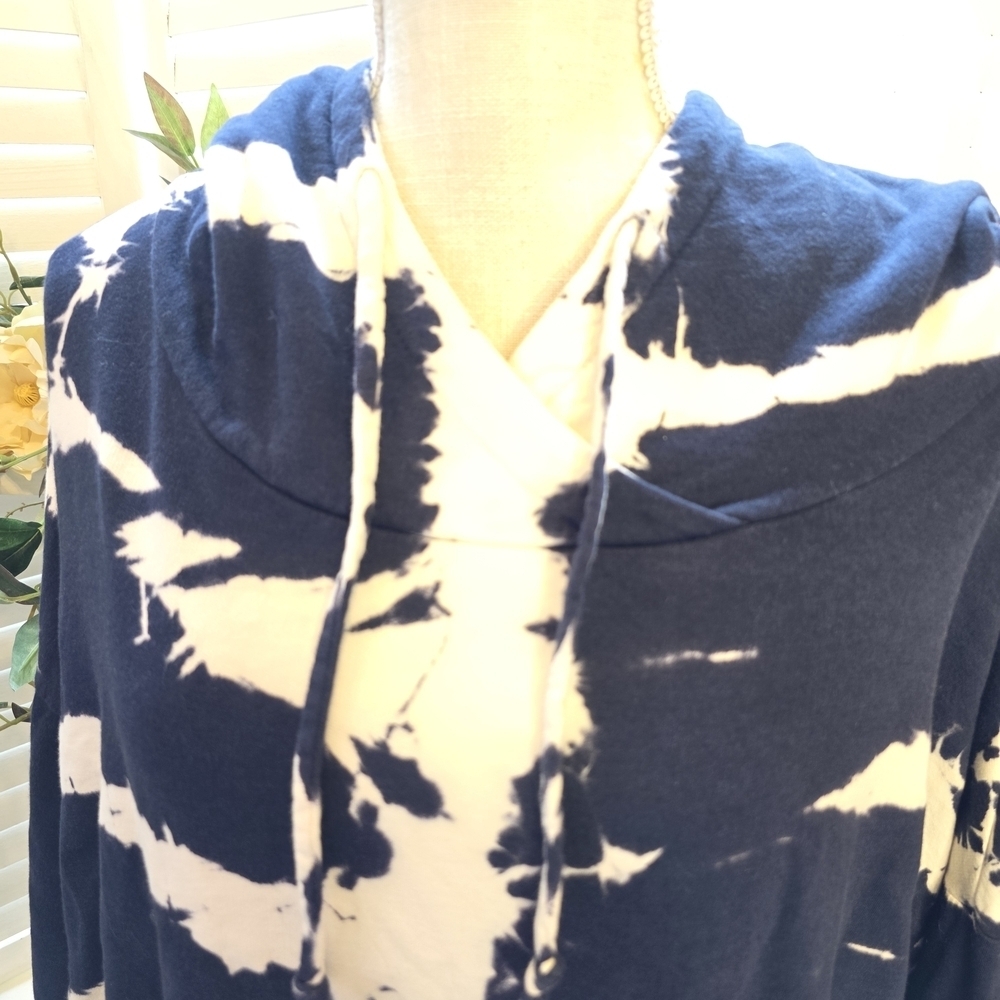 Young Fabulous & Broke Navy and Cream Hoodie Large 1350 - Picture 2 of 4